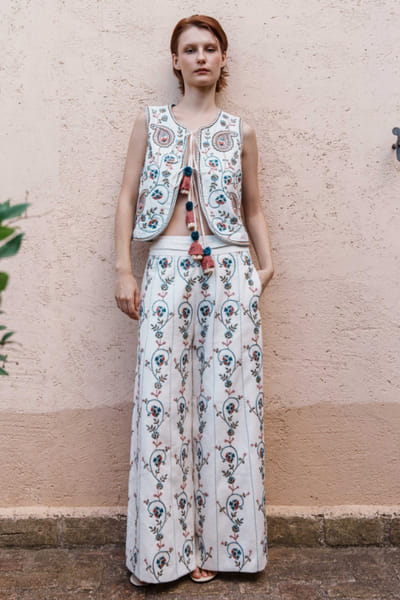 Shruti Sancheti White paisley embroidered co-ord set SHRUJUN26D147611