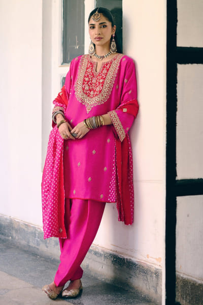Pink City by Sarika Rani pink gota-dori embroidered kurta set PINKJUN26D146339
