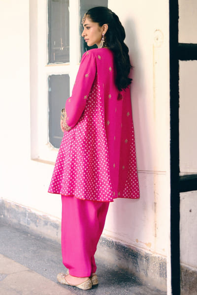 Pink City by Sarika Rani pink gota-dori embroidered kurta set PINKJUN26D146339