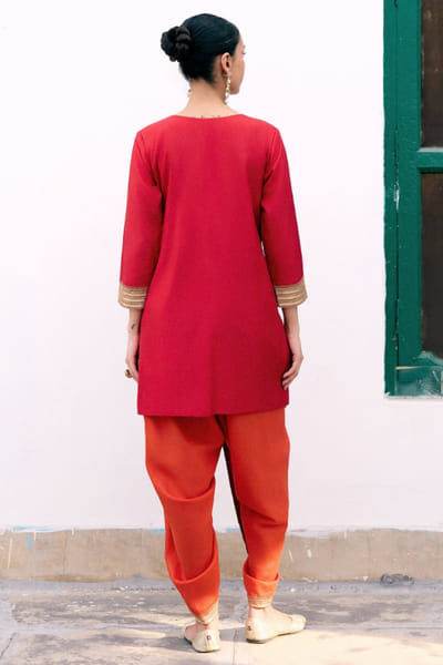 Pink City by Sarika Red and orange zari embroidery kurta-dhoti set PINKJUN26D146340