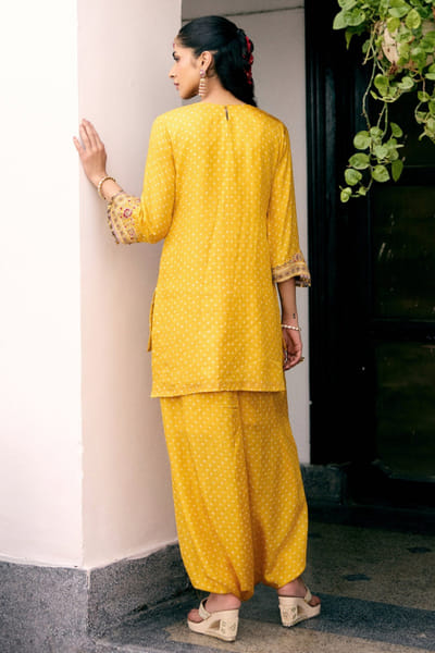 Pink City by Sarika Yellow pearl embroidered kurta set PINKJUN26D146342