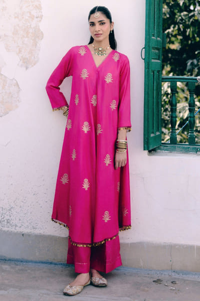 Pink City by Sarika Rani pink floral embroidered kurta set PINKJUN26D146329