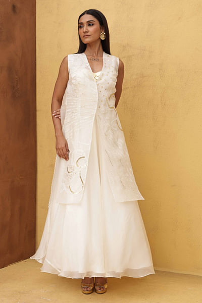 Ivory embroidered jacket and gown