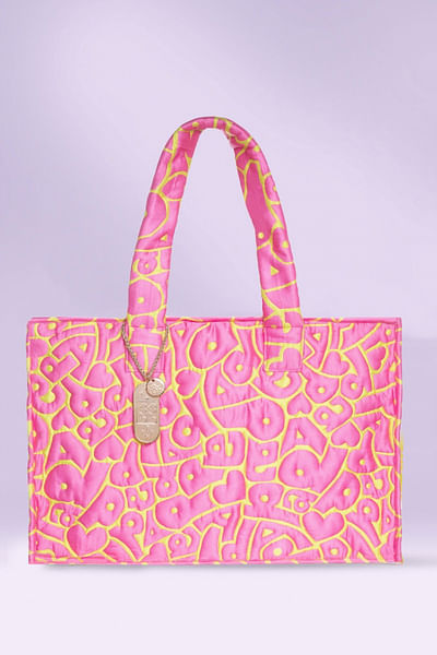 Pink letter print quilted tote bag