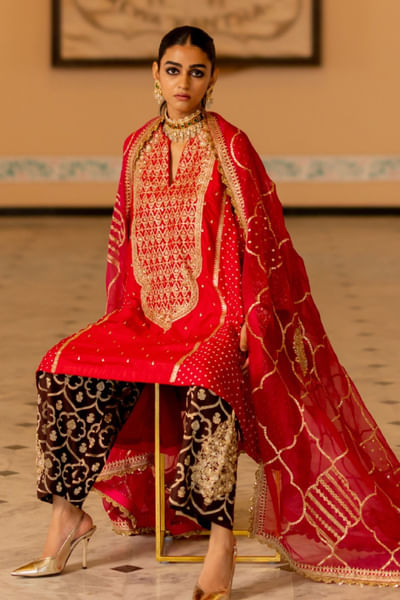 Pink jaal embroidered dupatta