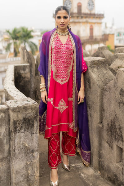 Pink embroidered kaftan set