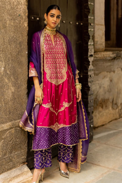 Magenta bandhani embroidered kurta set