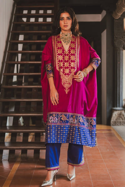 Magenta patola embroidered kaftan set