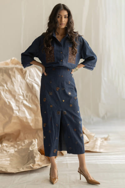 Pooja Keyur Dark blue aari embroidered skirt POOJMAY26D145091