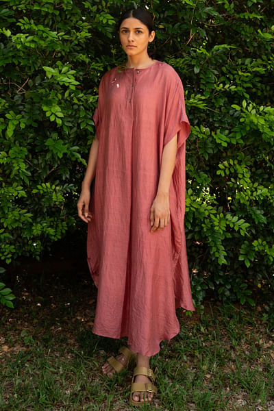 Old rose pleated kaftan