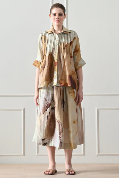 Beige kantha embroidered skirt set