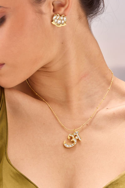 Gold polki initial chain necklace