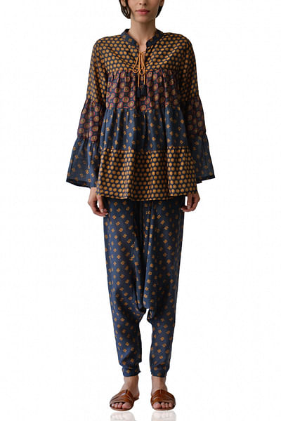 Printed flared top with cowl pants