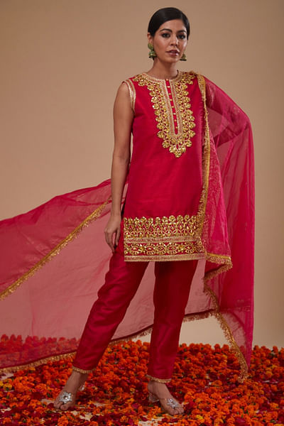 Fuchsia embroidered kurta set