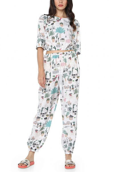 White moroccan print and pants