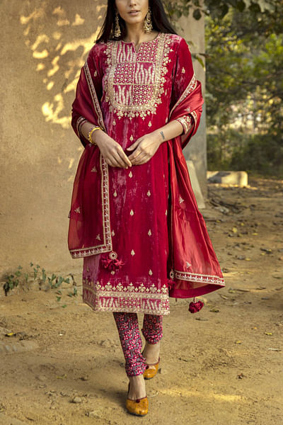 Pink embroidered velvet kurta set