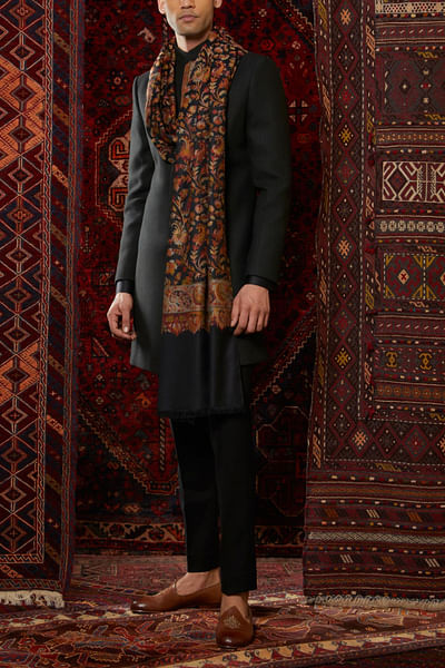 Black kurta set with shawl