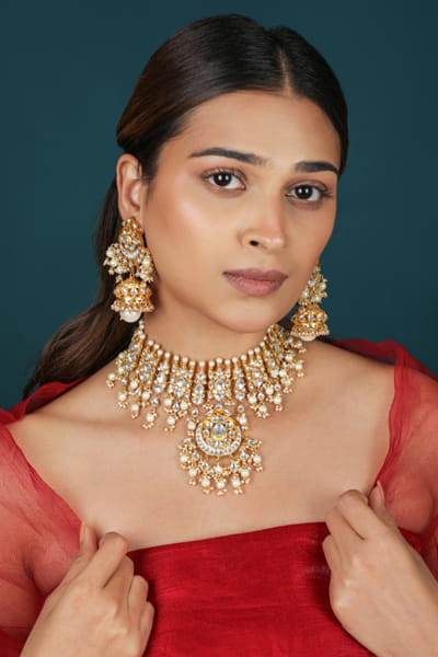 Riana Jewellery White pearl encrusted jadau choker set RIANAPR26D143315