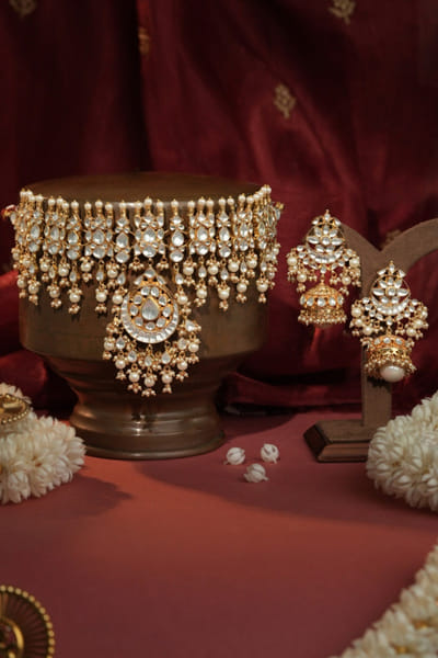 Riana Jewellery White pearl encrusted jadau choker set RIANAPR26D143315