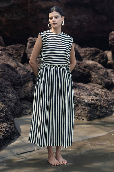Black and white stripe printed bib top