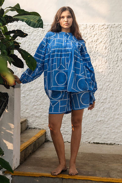 Blue and white geometric printed shirt