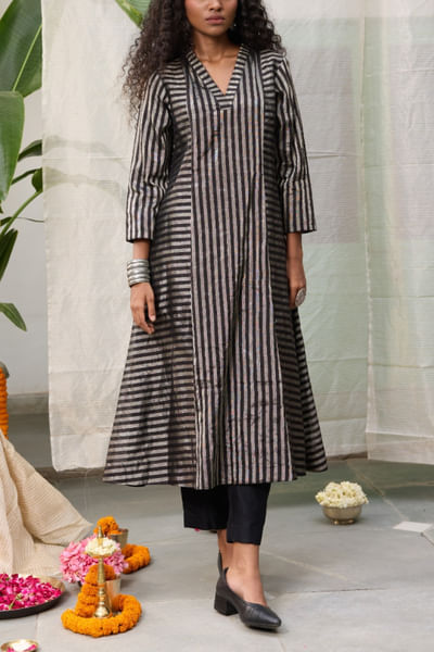 Black & metallic woven kurta set