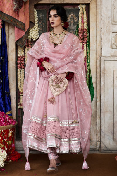 Rose pink embroidered pishwas kurta set