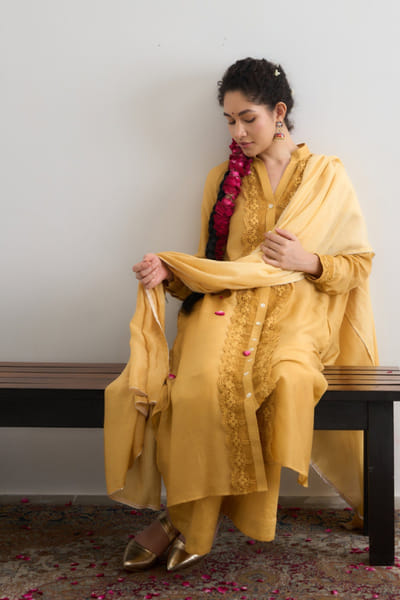 Yellow ombre dupatta