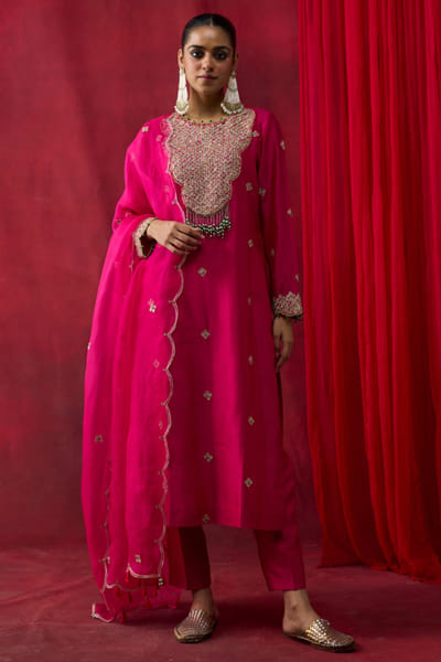 Pink thread embroidered kurta set