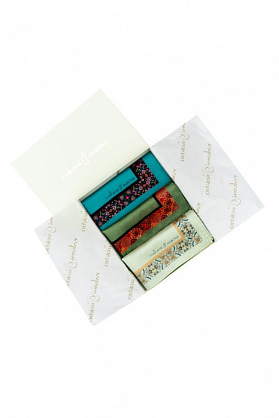 Printed border pocket square gift box