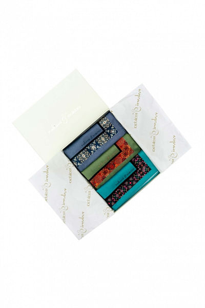 Printed border pocket square gift box