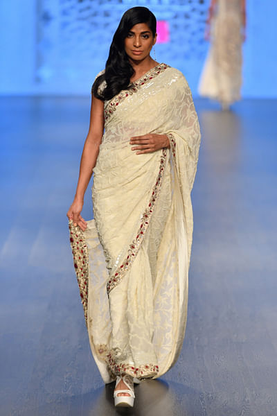 Belted ivory sari