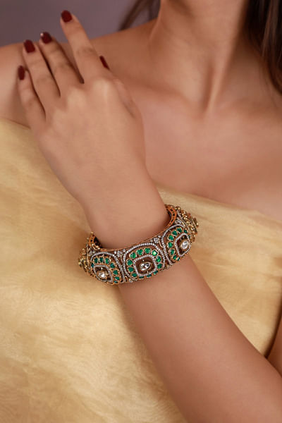 Green jadtar stone embellished kada bangle