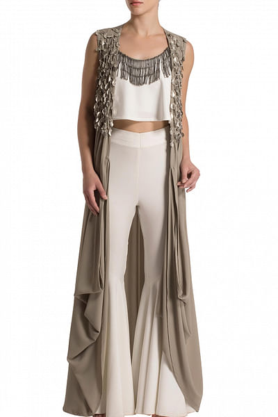 Leaf pleated embellished cape with tassel top and canopy bellbottoms
