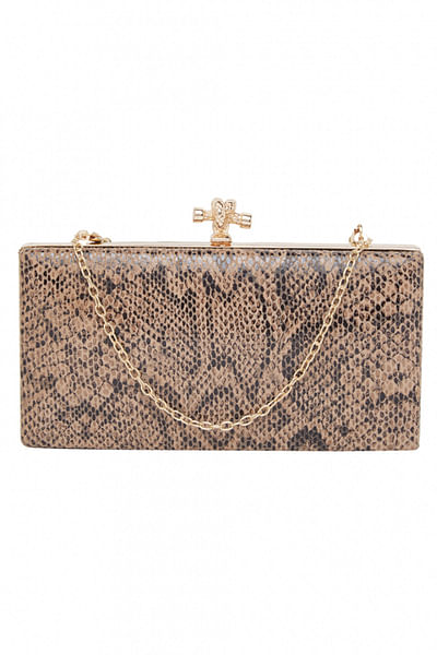 Green snakeskin texture clutch