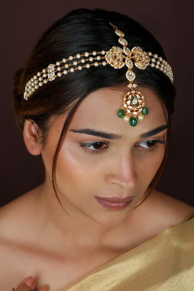Riana Jewellery White gold plated jadau mathapatti RIANAPR26D243497