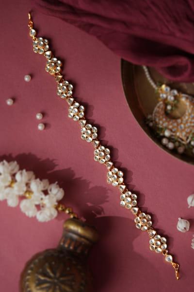 Riana Jewellery White pachi kundan floral hairband RIANAPR26D243499
