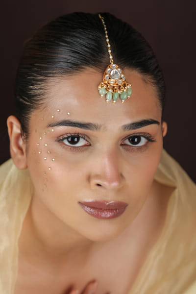 Riana Jewellery Green and white beaded kundan maang tikka RIANAPR26D243501