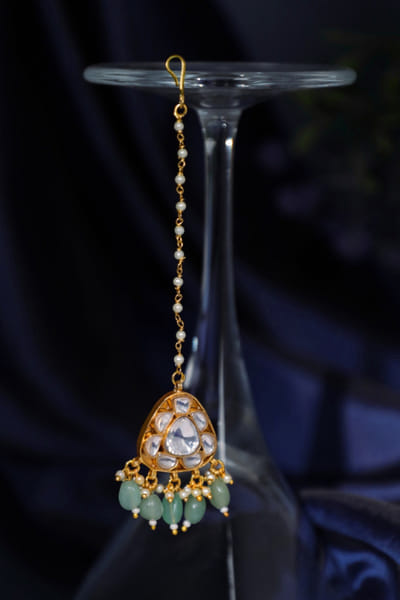 Riana Jewellery Green and white beaded kundan maang tikka RIANAPR26D243501