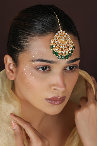Riana Jewellery Green and white jadau maang tikka RIANAPR26D243502