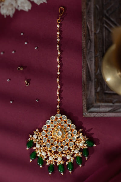 Riana Jewellery Green and white jadau maang tikka RIANAPR26D243502