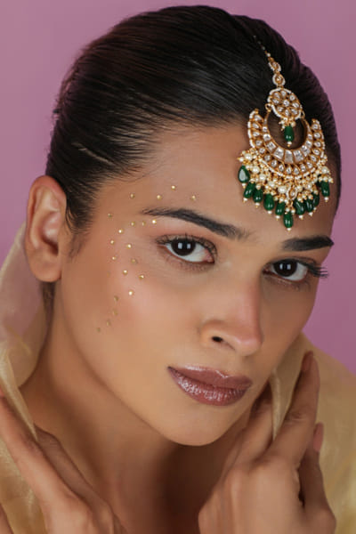 Riana Jewellery Green and white jadau stone maang tikka RIANAPR26D243503