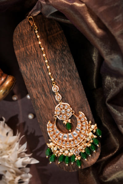 Riana Jewellery Green and white jadau stone maang tikka RIANAPR26D243503