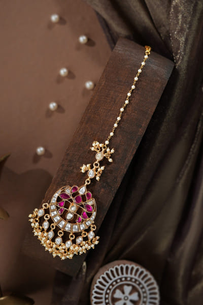 Riana Jewellery Pink and white pearl kundan maang tikka RIANAPR26D243505