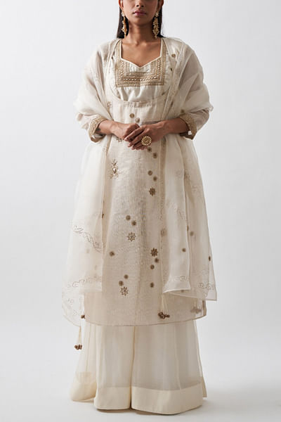 Off-white embroidered kalidar set