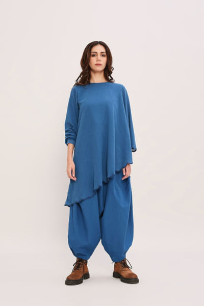 Blue ribbed and scalloped asymmetric tunic