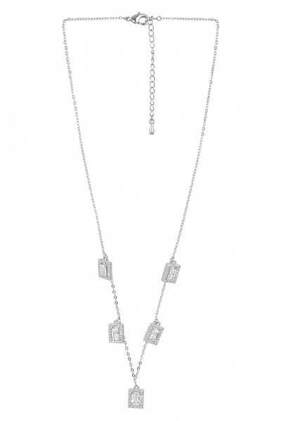 Sqaure diamond embellished necklace