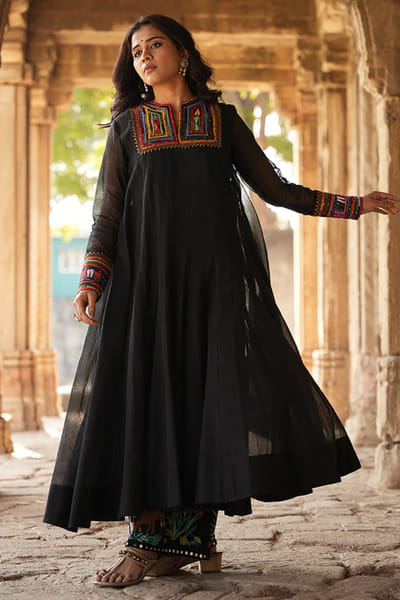 Purvi doshi Black katab embroidered kurta PURVJUN26D147957