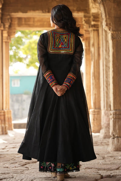 Purvi doshi Black katab embroidered kurta PURVJUN26D147957