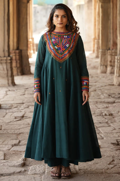Purvi doshi Dark green katab embroidered kurta PURVJUN26D147950